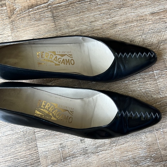 Salvatore Ferragamo low pump heels 2 tone shiny and matte black zig zag - Picture 3 of 7